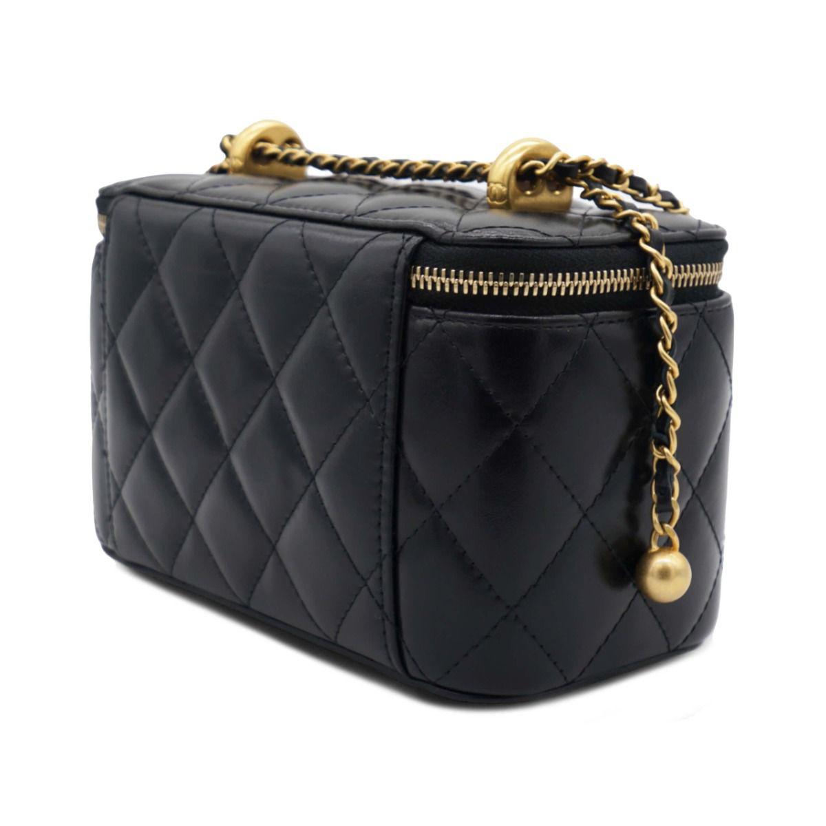 Lambskin Quilted Small Pearl Crush Vanity Case With Chain Black