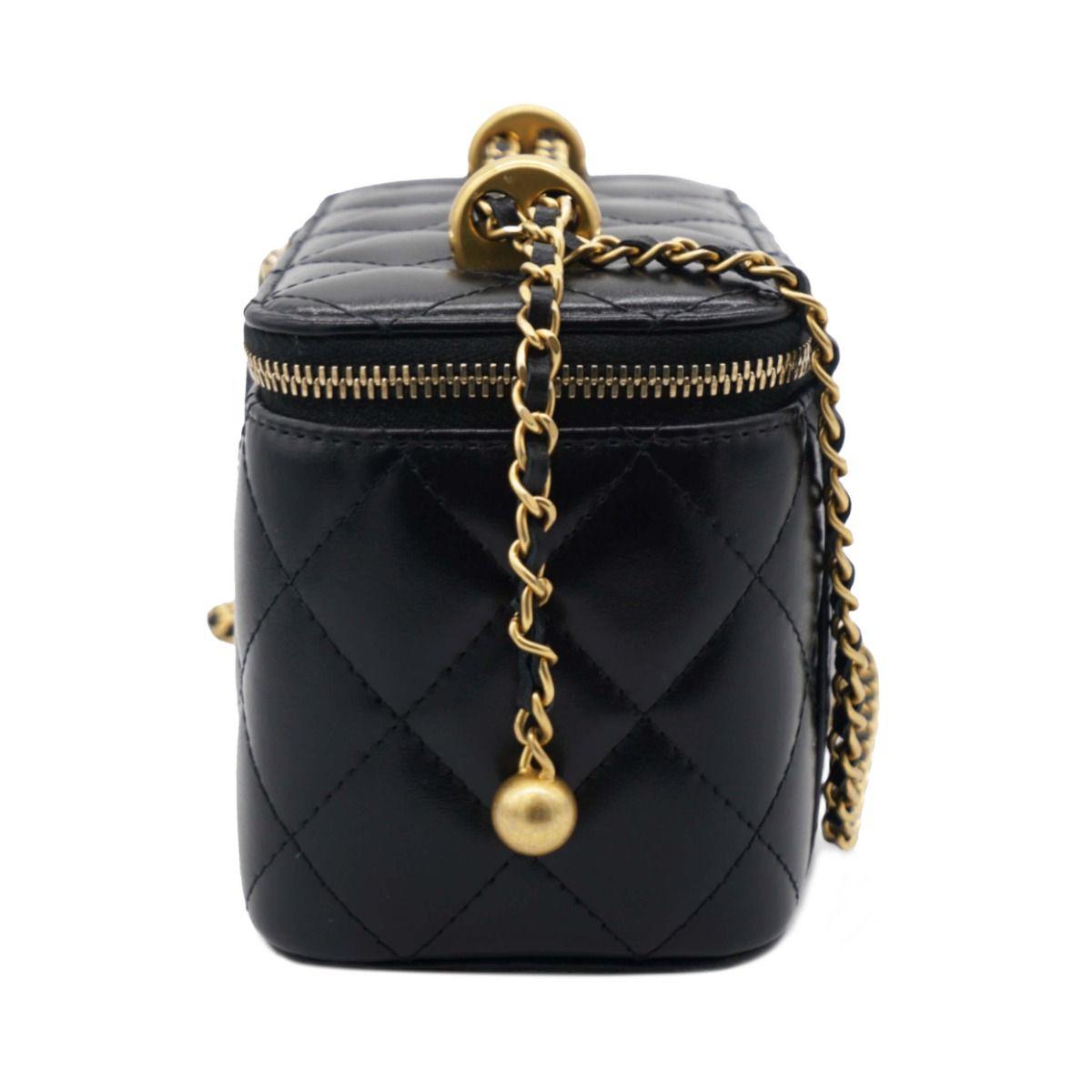 Lambskin Quilted Small Pearl Crush Vanity Case With Chain Black