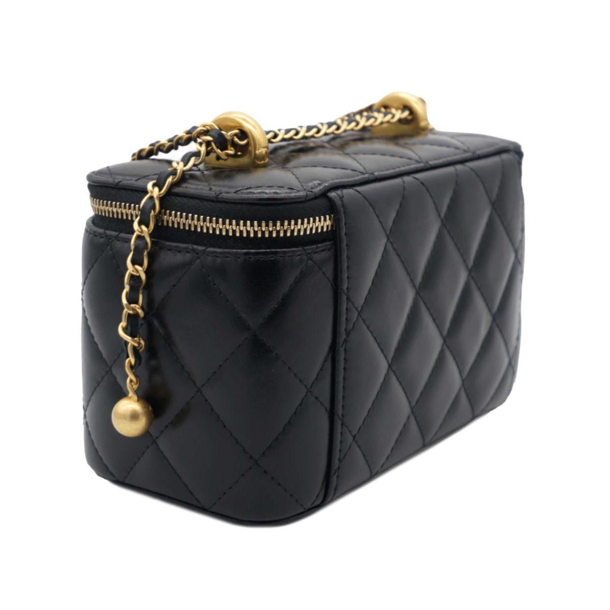 Lambskin Quilted Small Pearl Crush Vanity Case With Chain Black