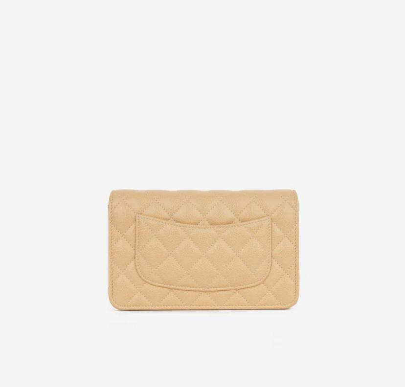 Wallet on Chain (WOC) in beige caviar leather with gold-tone hardware