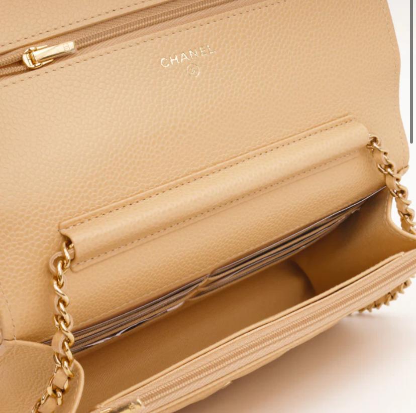Wallet on Chain (WOC) in beige caviar leather with gold-tone hardware